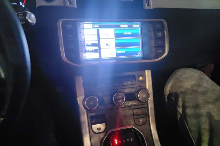 Used Land Rover Range Evoque 2013 2.0T 5-Door Ignite Edition Audio And AC Panel