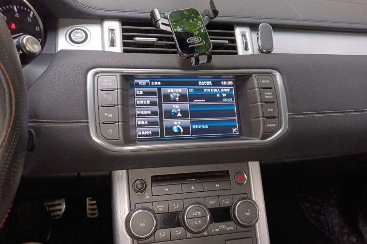 Used Land Rover Range Evoque 2013 2.0T 5-Door Ignite Edition Audio And AC Panel