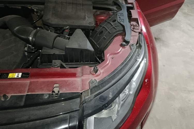 Used Land Rover Range Evoque 2013 2.0T 5-Door Ignite Edition Engine Bay Left