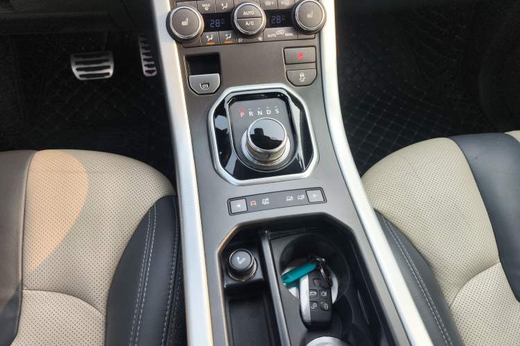 Used Land Rover Range Evoque 2013 2.0T 5-Door Ignite Edition Gear Lever