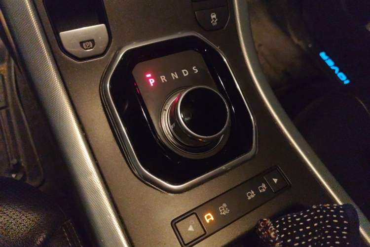 Used Land Rover Range Evoque 2013 2.0T 5-Door Ignite Edition Gear Lever