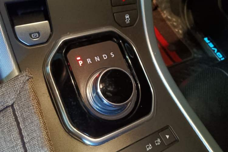 Used Land Rover Range Evoque 2013 2.0T 5-Door Ignite Edition Gear Lever