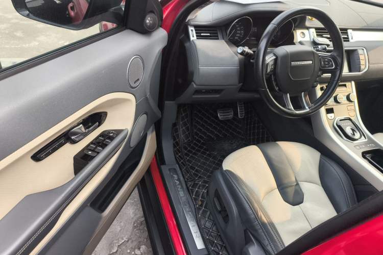 Used Land Rover Range Evoque 2013 2.0T 5-Door Ignite Edition Interior 3