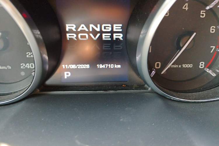 Used Land Rover Range Evoque 2013 2.0T 5-Door Yaozhen Edition Odometer Close Up