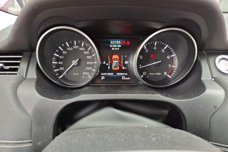 Used Land Rover Range Evoque 2013 2.0T 5-Door Ignite Edition Odometer Close Up