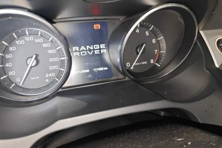 Used Land Rover Range Evoque 2013 2.0T 5-Door Ignite Edition Odometer Close Up