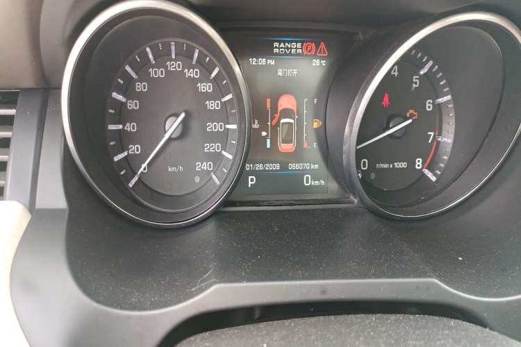 Used Land Rover Range Evoque 2013 2.0T 3-Door YAOZHI Edition Odometer Close Up