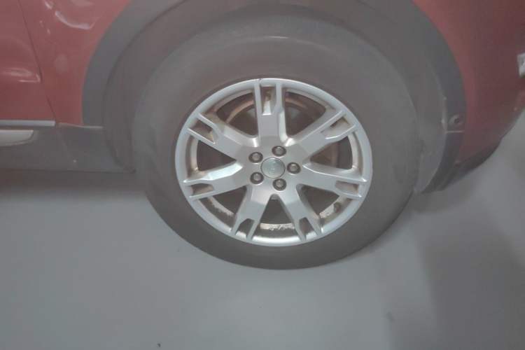 Used Land Rover Range Evoque 2013 2.0T 5-Door Yaozhen Edition Right Front Wheel Hub