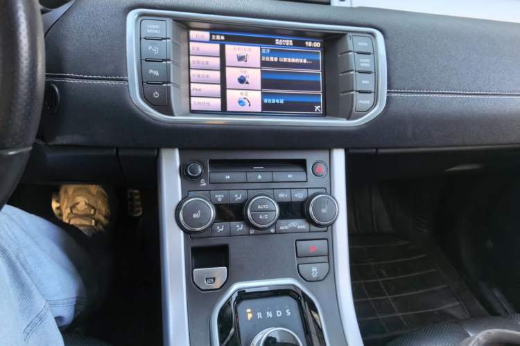 Used Land Rover Range Evoque 2013 2.0T 5-Door Ignite Edition Audio And AC Panel