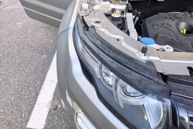 Used Land Rover Range Evoque 2013 2.0T 5-Door Ignite Edition Engine Bay Right