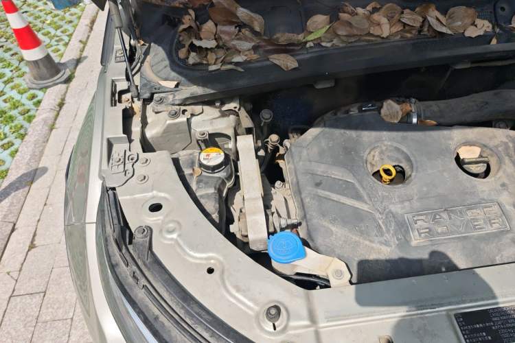 Used Land Rover Range Evoque 2013 2.0T 5-Door Ignite Edition Engine Bay Right