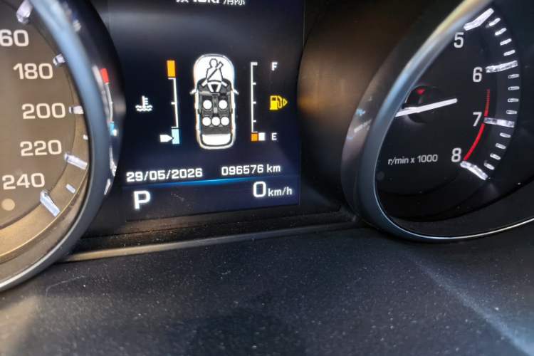 Used Land Rover Range Evoque 2013 2.0T 5-Door Ignite Edition Odometer Close Up