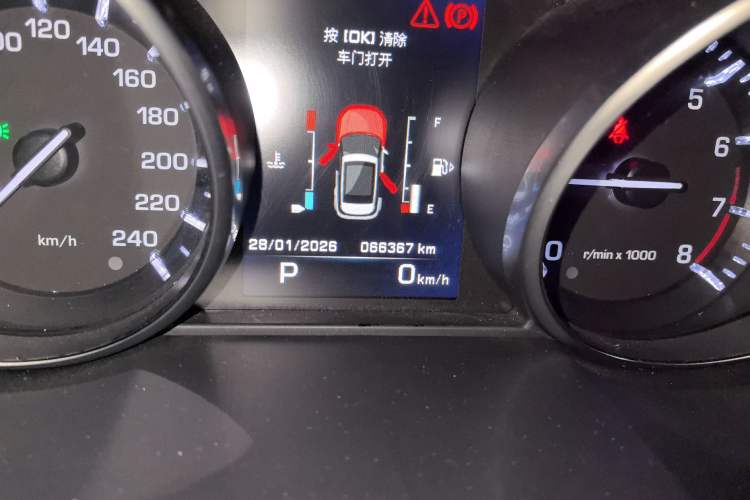 Used Land Rover Range Evoque 2013 2.0T 5-Door Ignite Edition Odometer Close Up