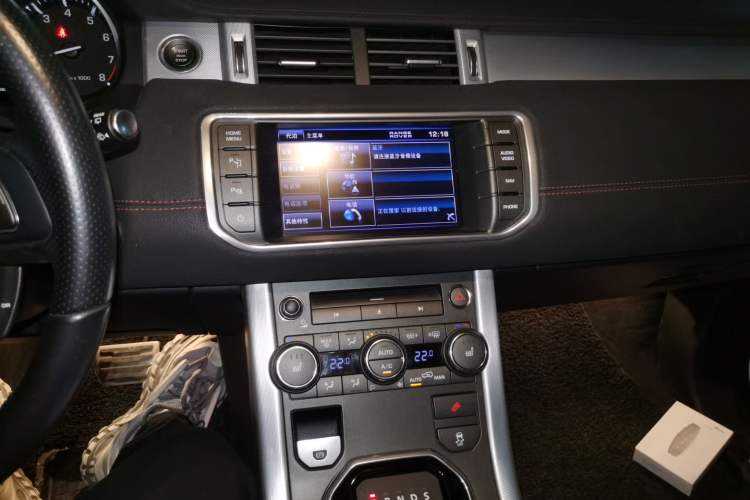 Used Land Rover Range Evoque 2013 2.0T 5-Door Ignite Edition Audio And AC Panel