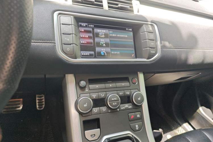 Used Land Rover Range Evoque 2013 2.0T 5-Door Ignite Edition Audio And AC Panel