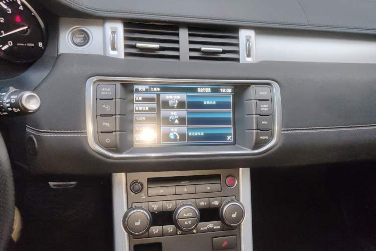 Used Land Rover Range Evoque 2013 2.0T 5-Door Ignite Edition Audio And AC Panel