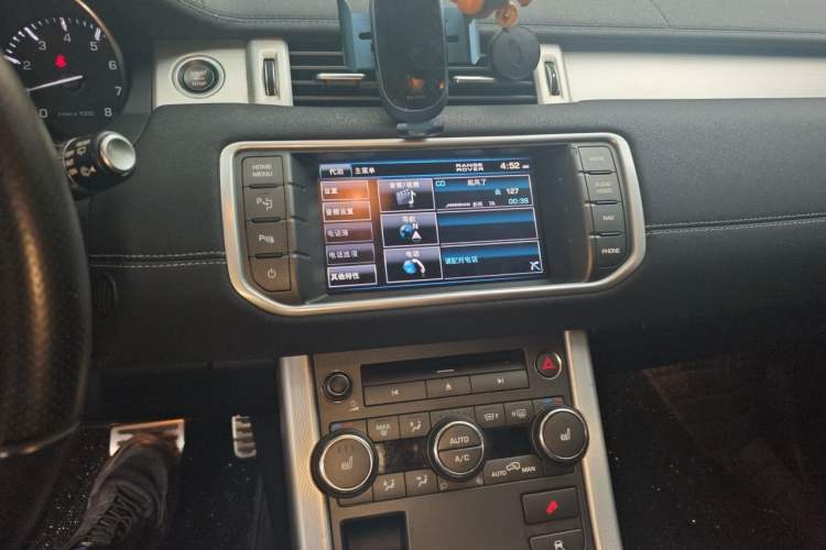 Used Land Rover Range Evoque 2013 2.0T 5-Door Ignite Edition Audio And AC Panel