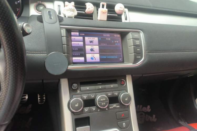 Used Land Rover Range Evoque 2013 2.0T 5-Door Ignite Edition Audio And AC Panel