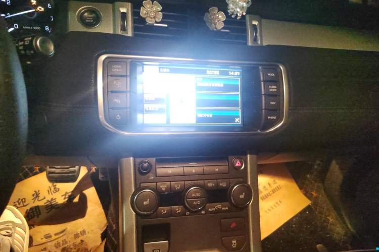 Used Land Rover Range Evoque 2013 2.0T 5-Door Ignite Edition Audio And AC Panel