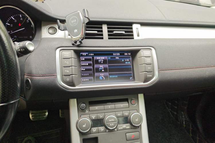 Used Land Rover Range Evoque 2013 2.0T 5-Door Ignite Edition Audio And AC Panel