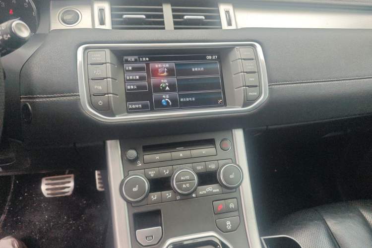 Used Land Rover Range Evoque 2013 2.0T 5-Door Ignite Edition Audio And AC Panel