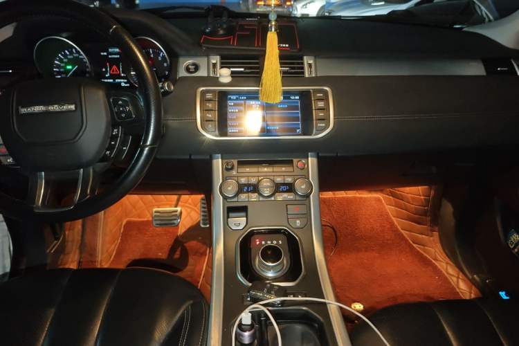 Used Land Rover Range Evoque 2013 2.0T 5-Door Ignite Edition Audio And AC Panel