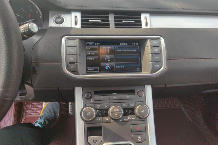 Used Land Rover Range Evoque 2013 2.0T 5-Door Ignite Edition Audio And AC Panel