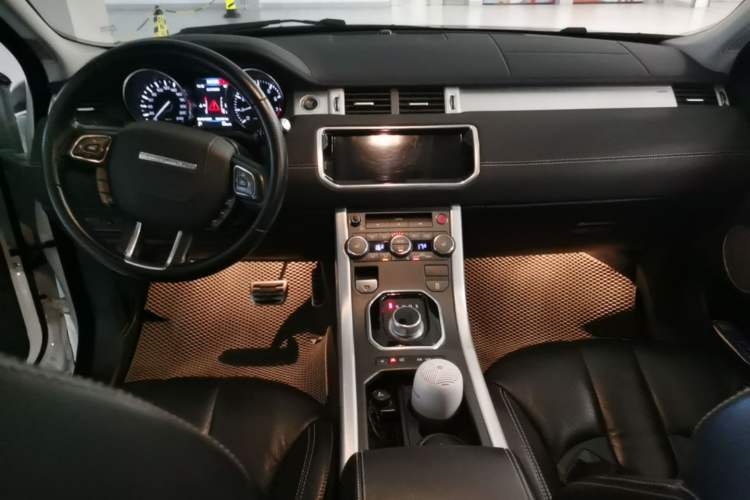 Used Land Rover Range Evoque 2013 2.0T 5-Door Ignite Edition Center Console