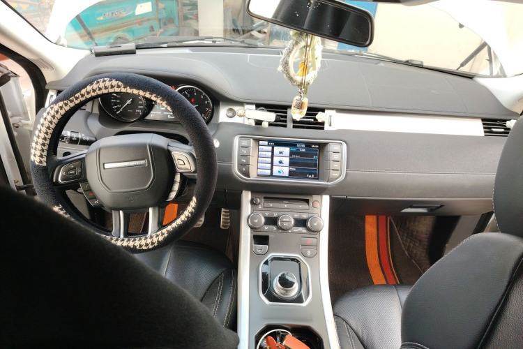 Used Land Rover Range Evoque 2013 2.0T 3-Door Ignite Edition Center Console