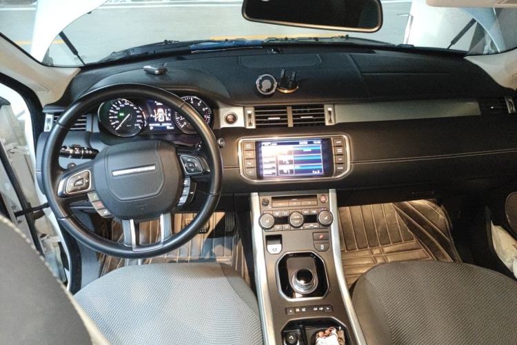 Used Land Rover Range Evoque 2013 2.0T 5-Door Ignite Edition Center Console