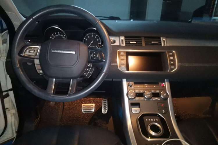 Used Land Rover Range Evoque 2013 2.0T 3-Door Ignite Edition Center Console