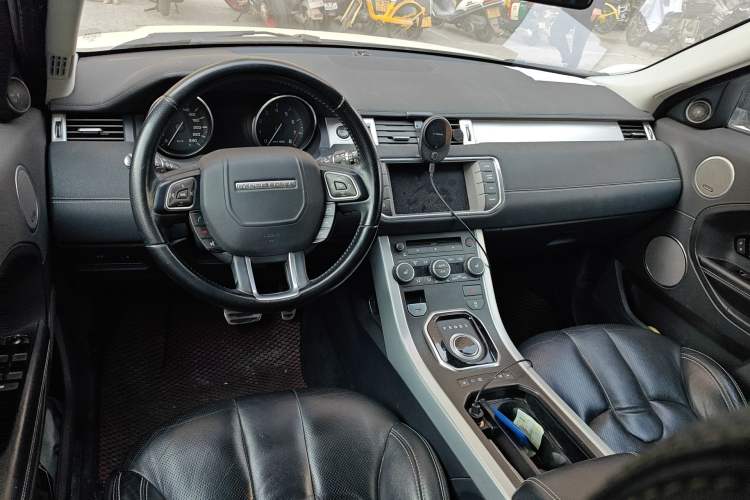 Used Land Rover Range Evoque 2013 2.0T 5-Door Ignite Edition Center Console