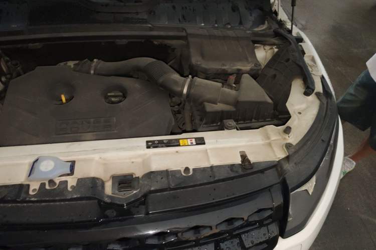 Used Land Rover Range Evoque 2013 2.0T 5-Door Ignite Edition Engine Bay Left
