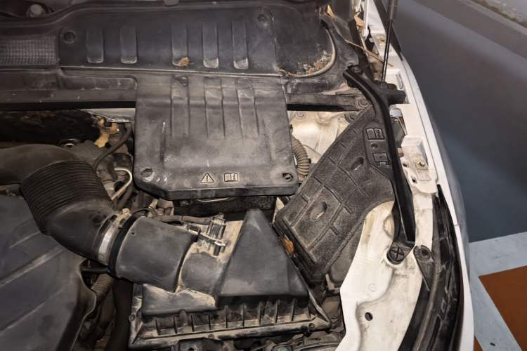 Used Land Rover Range Evoque 2013 2.0T 5-Door YAOZHI Edition Engine Bay Left