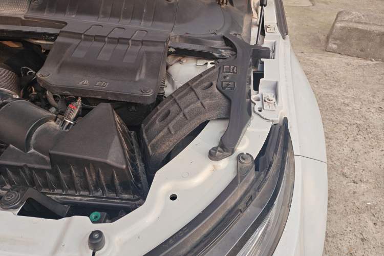 Used Land Rover Range Evoque 2013 2.0T 5-Door Ignite Edition Engine Bay Left