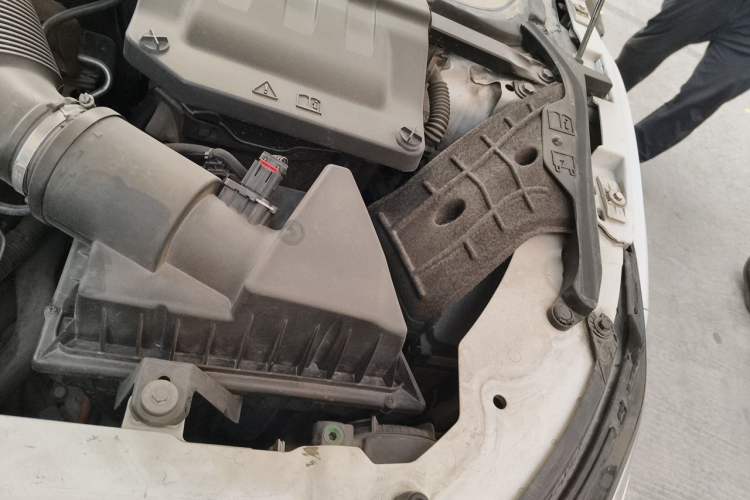 Used Land Rover Range Evoque 2013 2.0T 5-Door Yaozhen Edition Engine Bay Left