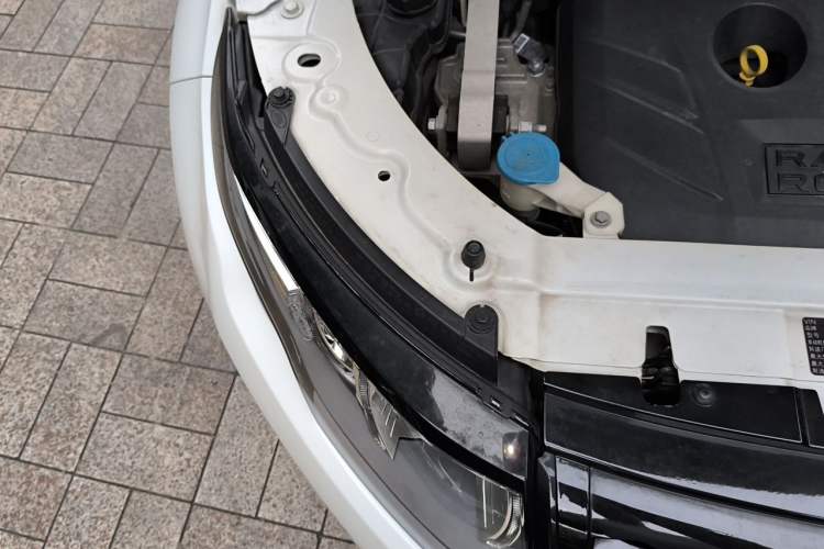 Used Land Rover Range Evoque 2013 2.0T 5-Door Ignite Edition Engine Bay Right