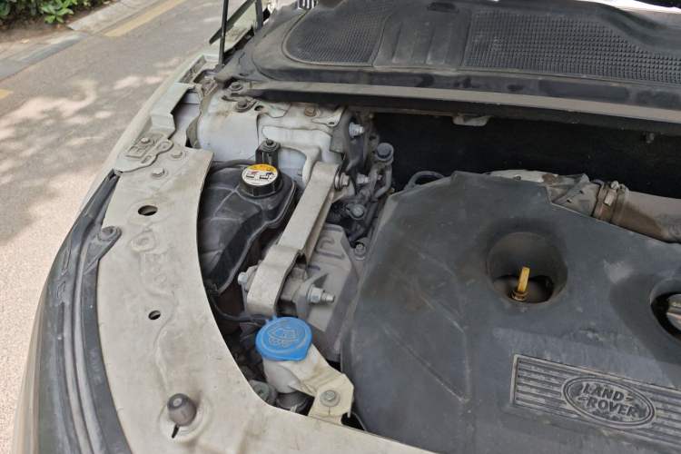 Used Land Rover Range Evoque 2013 2.0T 5-Door Ignite Edition Engine Bay Right