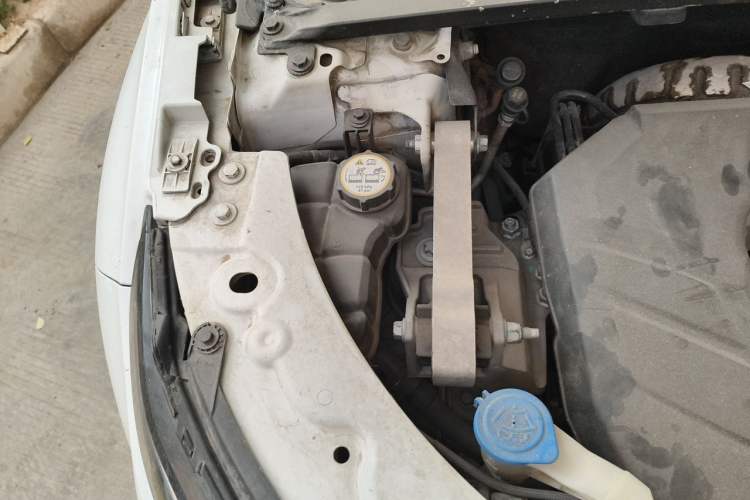 Used Land Rover Range Evoque 2013 2.0T 5-Door Yaozhen Edition Engine Bay Right
