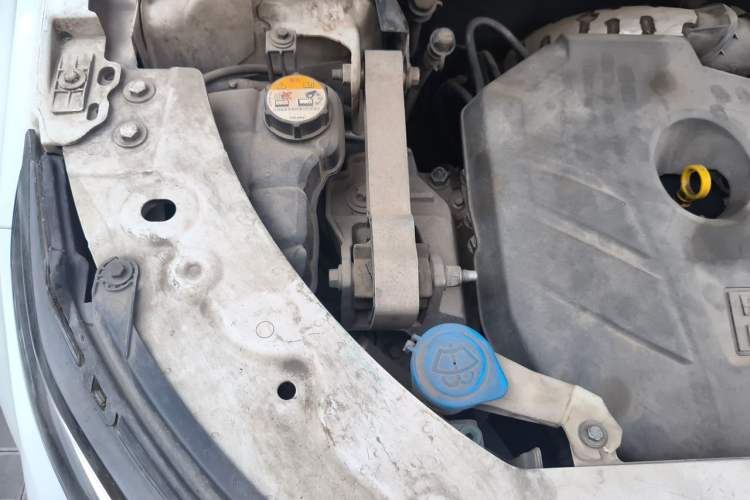Used Land Rover Range Evoque 2013 2.0T 5-Door Ignite Edition Engine Bay Right