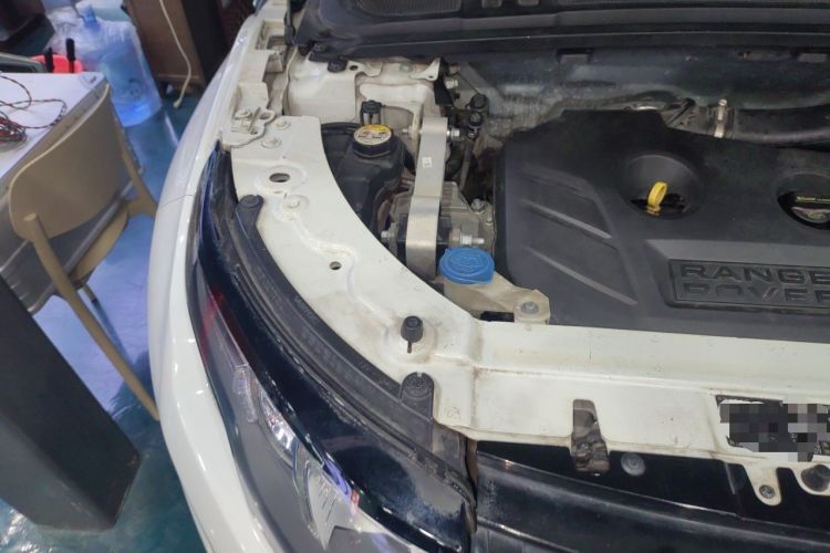 Used Land Rover Range Evoque 2013 2.0T 5-Door Ignite Edition Engine Bay Right