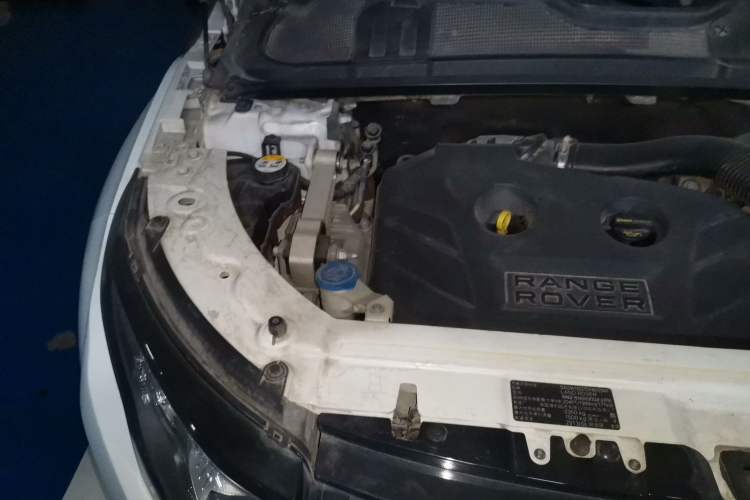 Used Land Rover Range Evoque 2013 2.0T 3-Door Ignite Edition Engine Bay Right