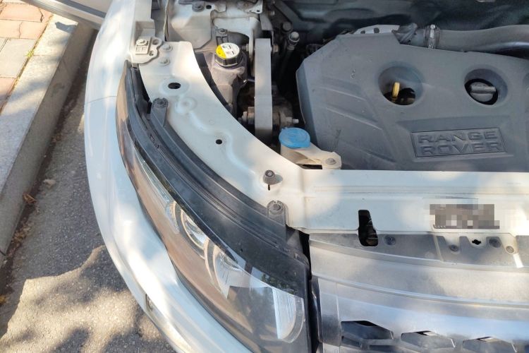 Used Land Rover Range Evoque 2013 2.0T 5-Door YAOZHI Edition Engine Bay Right