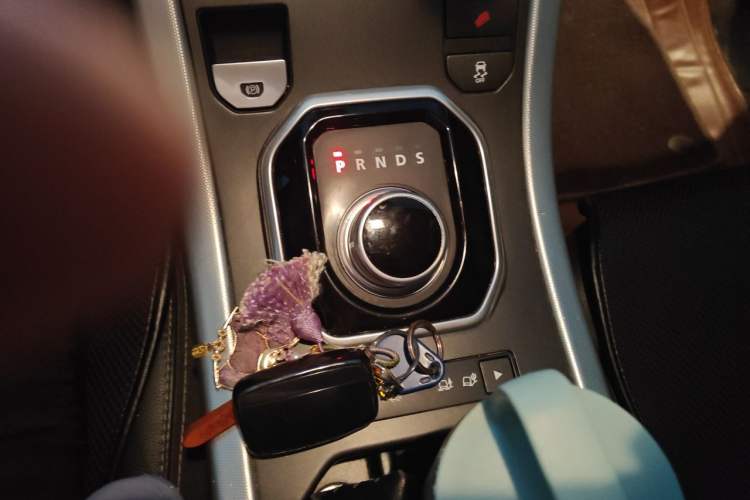 Used Land Rover Range Evoque 2013 2.0T 5-Door Ignite Edition Gear Lever