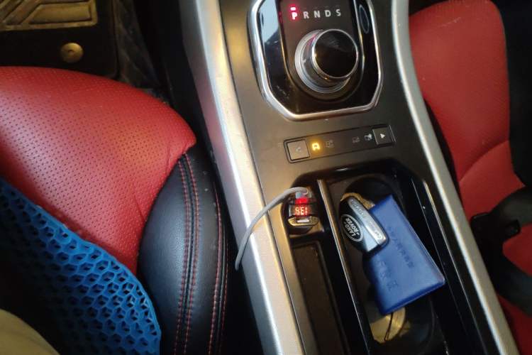 Used Land Rover Range Evoque 2013 2.0T 5-Door Ignite Edition Gear Lever
