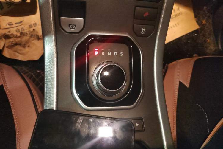 Used Land Rover Range Evoque 2013 2.0T 5-Door Ignite Edition Gear Lever