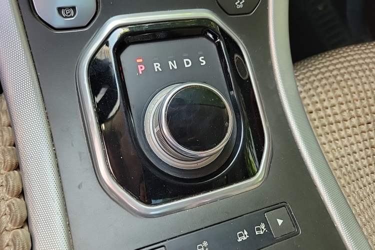 Used Land Rover Range Evoque 2013 2.0T 5-Door Ignite Edition Gear Lever