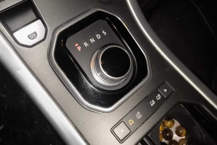 Used Land Rover Range Evoque 2013 2.0T 5-Door Ignite Edition Gear Lever