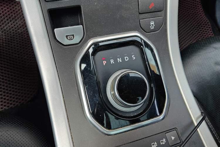 Used Land Rover Range Evoque 2013 2.0T 5-Door Ignite Edition Gear Lever