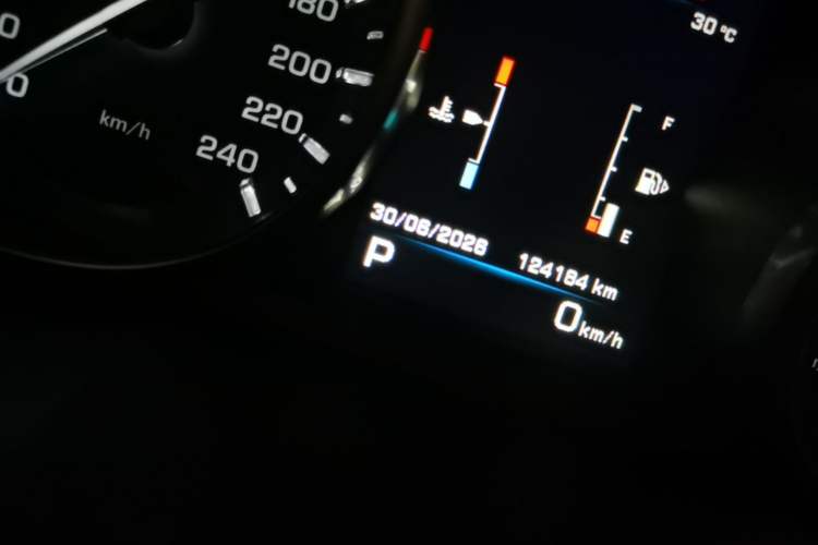 Used Land Rover Range Evoque 2013 2.0T 5-Door Ignite Edition Odometer Close Up